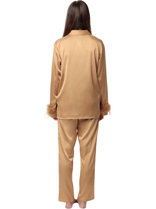 Pyjama satin chemise et pantalon plumes amovibles Plumas Marabu Luxe - Kiabi Pyjama satin chemise et pantalon plumes amovibles Plumas Marabu Luxe - Kiabi