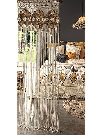 Rideau de fil en macramé