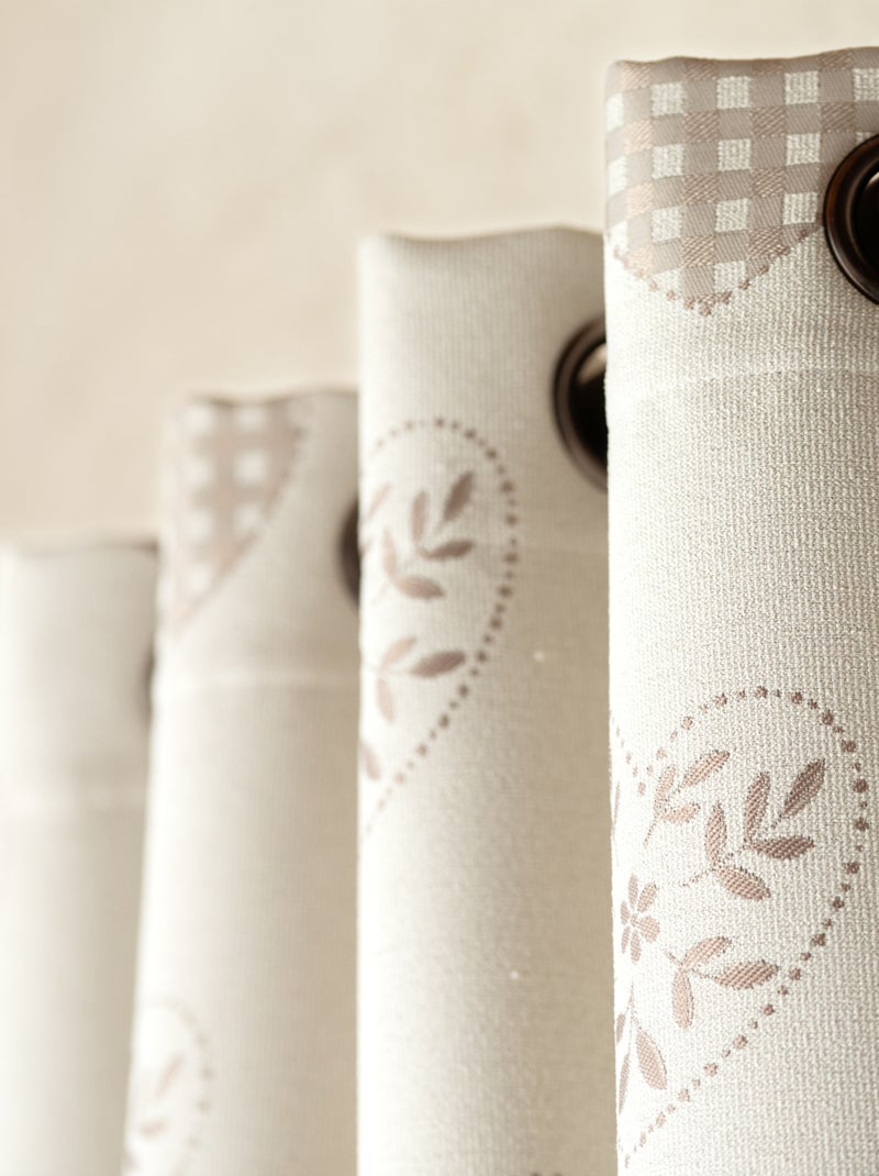 Rideau jacquard à œillets avec motif cœur Beige clair - Kiabi