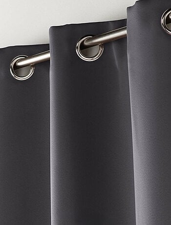 Rideau occultant uni à oeillets