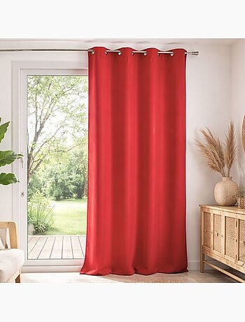 Rideau rouge à œillets
