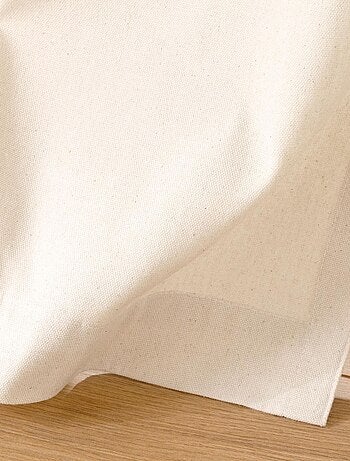 Rideau tamisant écru avec détails tuftés