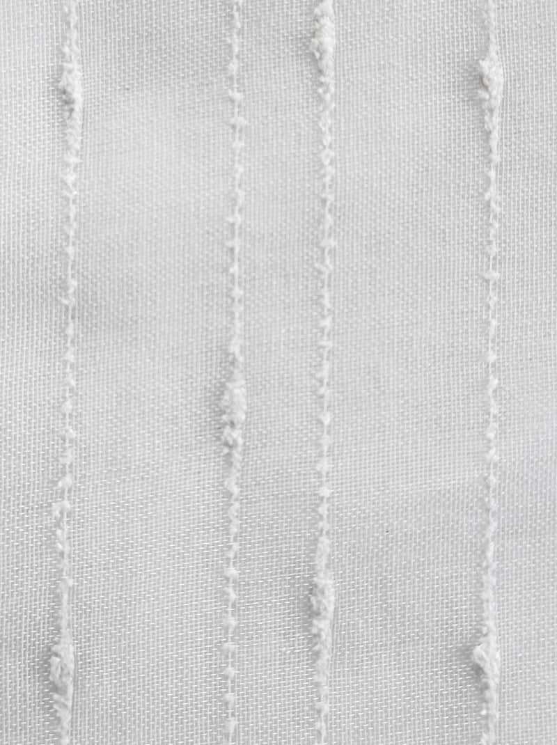 Rideau Voilage à fines rayures reliefées - prêt à poser. Blanc - Kiabi