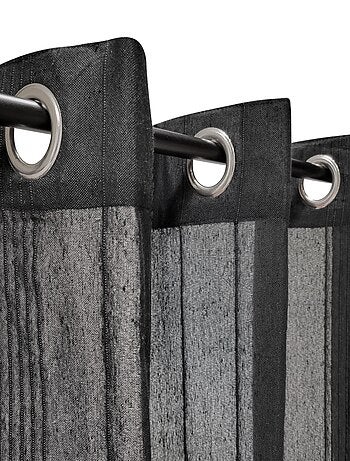 Rideau voilage uni, prêt à poser.