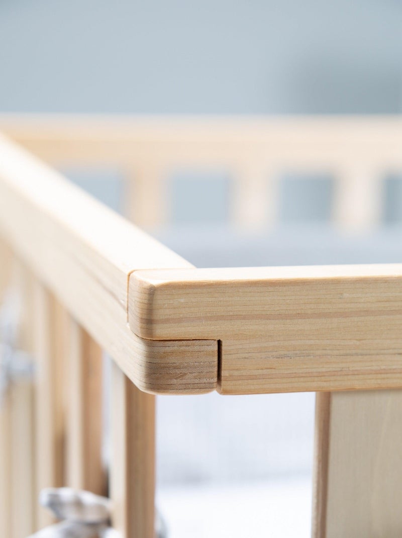 ROBA Parc Bébé en Bois 75x100 "Jumbotwins" + Tapis de Parc Bébé et Roues à Freins - Blanc Marron clair - Kiabi