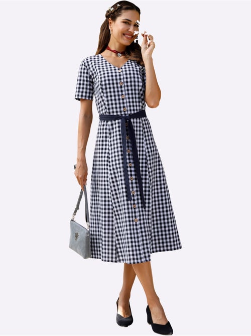 Robe à carreaux avec col V et ceinture nouée - Taille standard - Moda Vilona - Kiabi Robe à carreaux avec col V et ceinture nouée - Taille standard - Moda Vilona - Kiabi