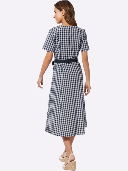 Robe à carreaux avec col V et ceinture nouée - Taille standard - Moda Vilona - Kiabi Robe à carreaux avec col V et ceinture nouée - Taille standard - Moda Vilona - Kiabi