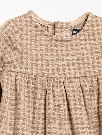 Robe à carreaux et manches longues