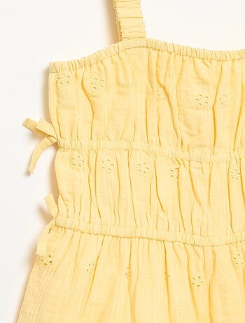 Robe à fines bretelles avec broderies all over