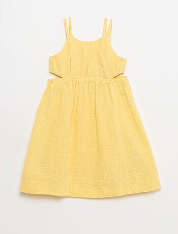 Robe à fines bretelles non réglables + fentes sur les côtés