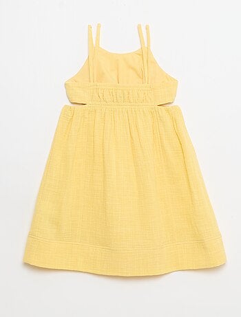 Robe à fines bretelles non réglables + fentes sur les côtés