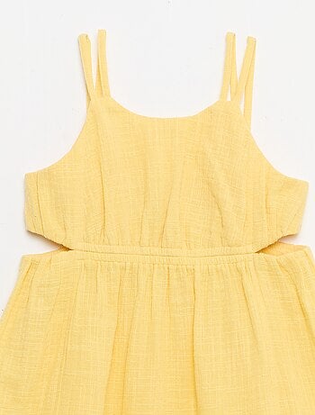 Robe à fines bretelles non réglables + fentes sur les côtés