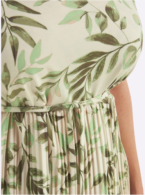 Robe à Fleurs Col V Devant Et Au Dos - Taille Standard - Sheego - Kiabi Robe à Fleurs Col V Devant Et Au Dos - Taille Standard - Sheego - Kiabi
