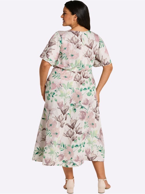 Robe à Fleurs Fronces à La Taille, Effet Noué - Taille Standard - Sheego - Kiabi Robe à Fleurs Fronces à La Taille, Effet Noué - Taille Standard - Sheego - Kiabi