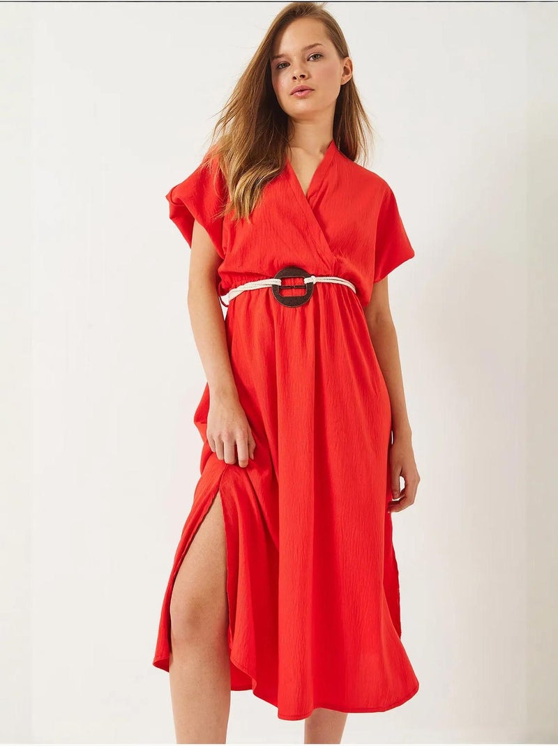 Robe à manches courtes et col cache-cœur avec ceinture et fentes bianco lucci Rouge - Kiabi