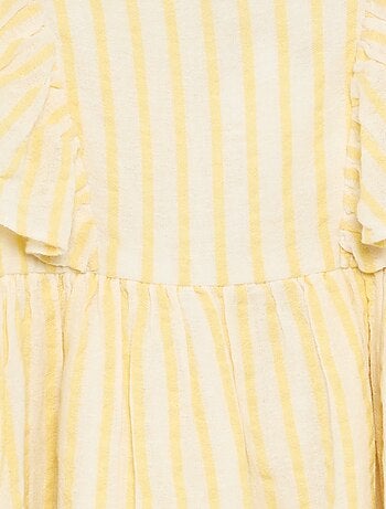 Robe à rayures jaunes et manches volantées