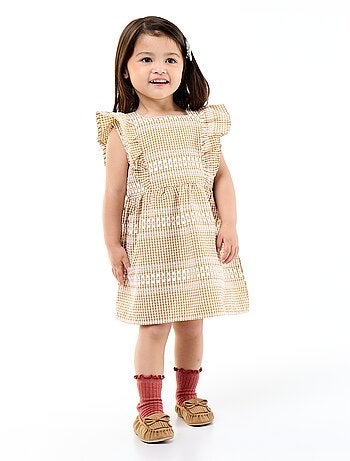 Robe à volants et motif à carreaux
