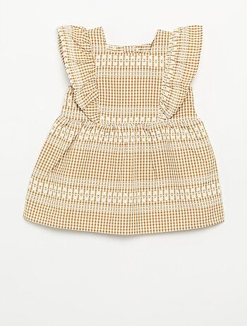 Robe à volants et motif à carreaux