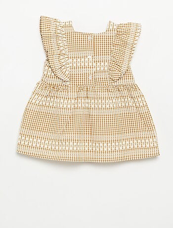 Robe à volants et motif à carreaux