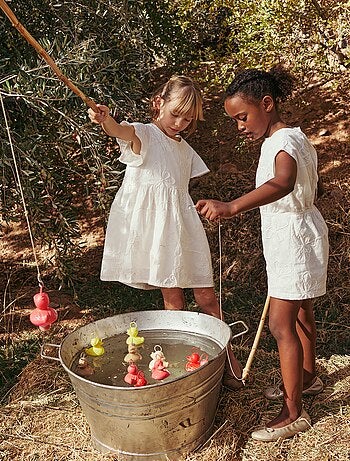 Robe avec broderies fleurs fantaisies