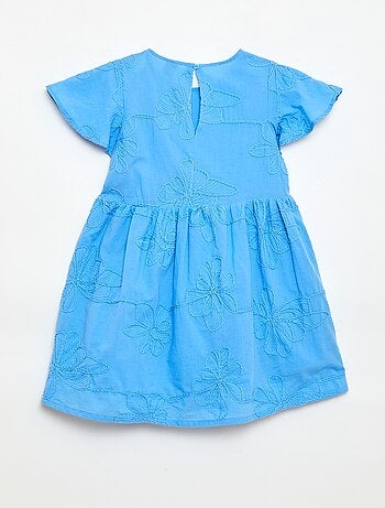 Robe avec broderies fleurs fantaisies