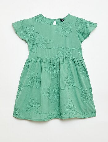Robe avec broderies fleurs fantaisies
