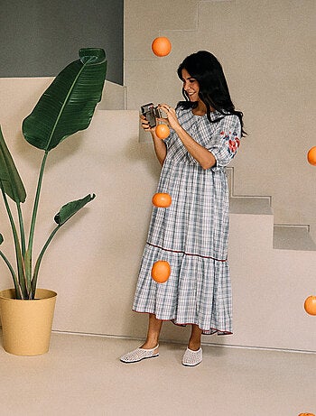 Robe avec Carreaux, Broderies et Volants