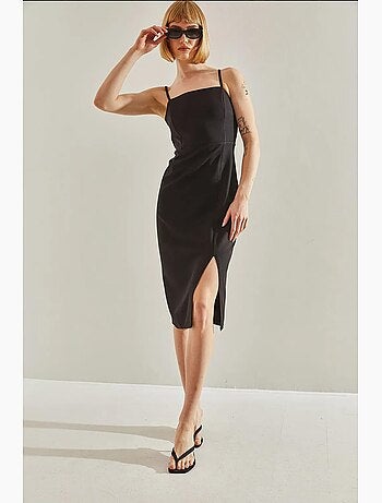 Robe avec fentes et bretelles spaghetti lucci