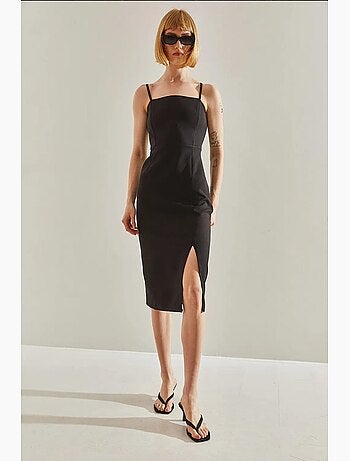 Robe avec fentes et bretelles spaghetti lucci