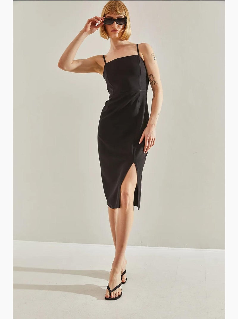 Robe avec fentes et bretelles spaghetti lucci Noir - Kiabi