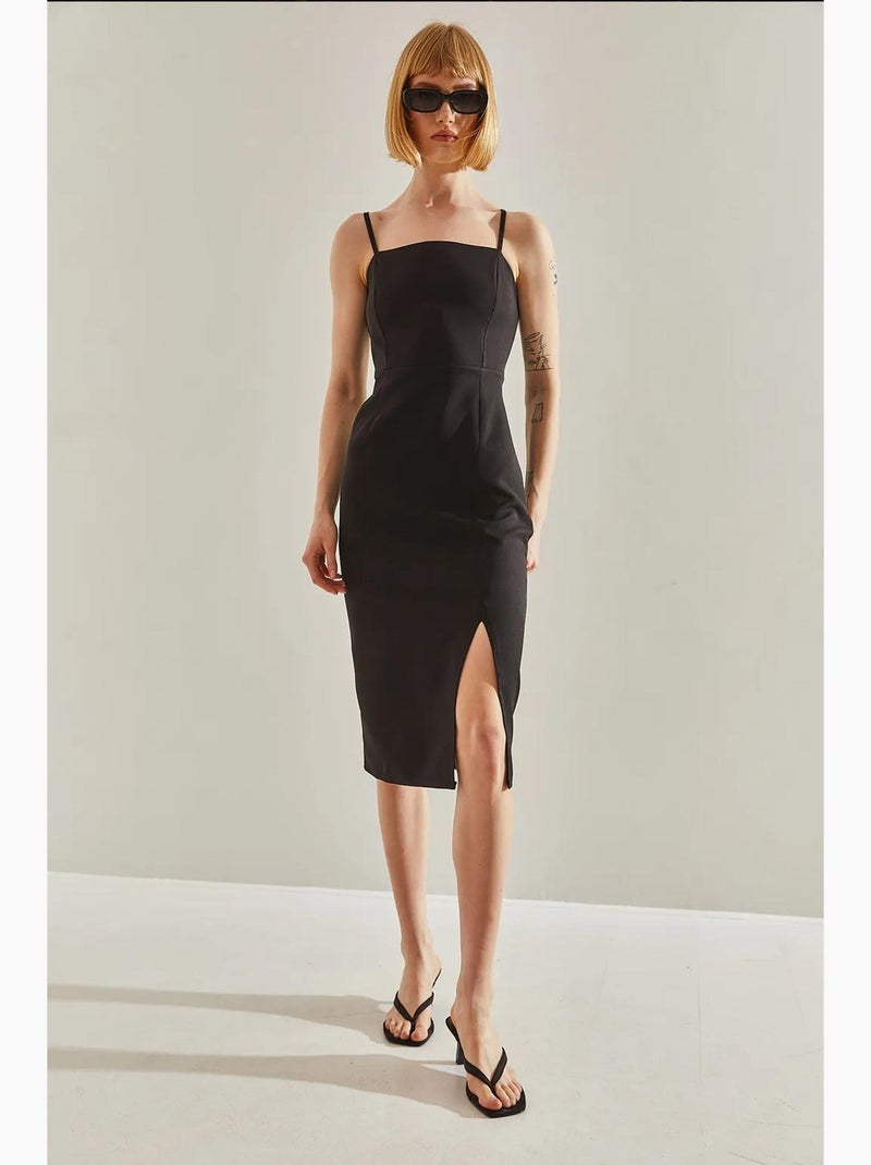 Robe avec fentes et bretelles spaghetti lucci Noir - Kiabi