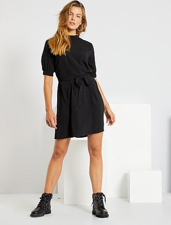 Robe avec ouverture dans le dos