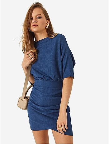 Robe basique bianco lucci avec taille élastique, manches chauve-souris et jupe à volants