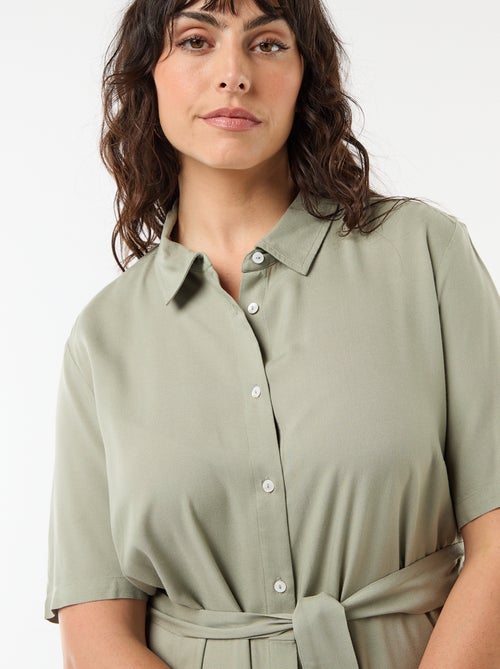 Robe chemise à manches courtes avec ceinture à la taille - Kiabi