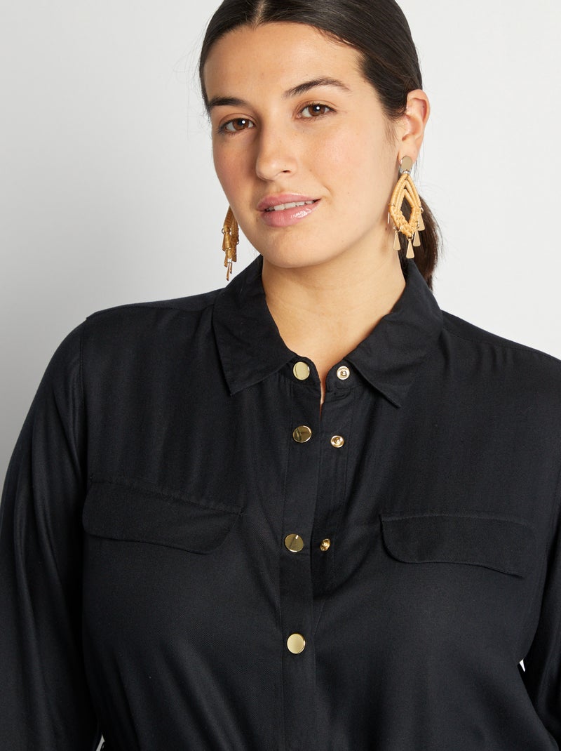 Robe chemise effet satiné avec ceinture noir - Kiabi