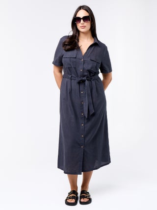Robe chemise longue avec ceinture à nouer