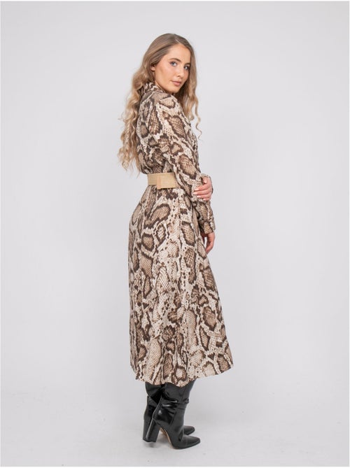 Robe chemise longue motif python et fils dorés ipova - Kiabi Robe chemise longue motif python et fils dorés ipova - Kiabi