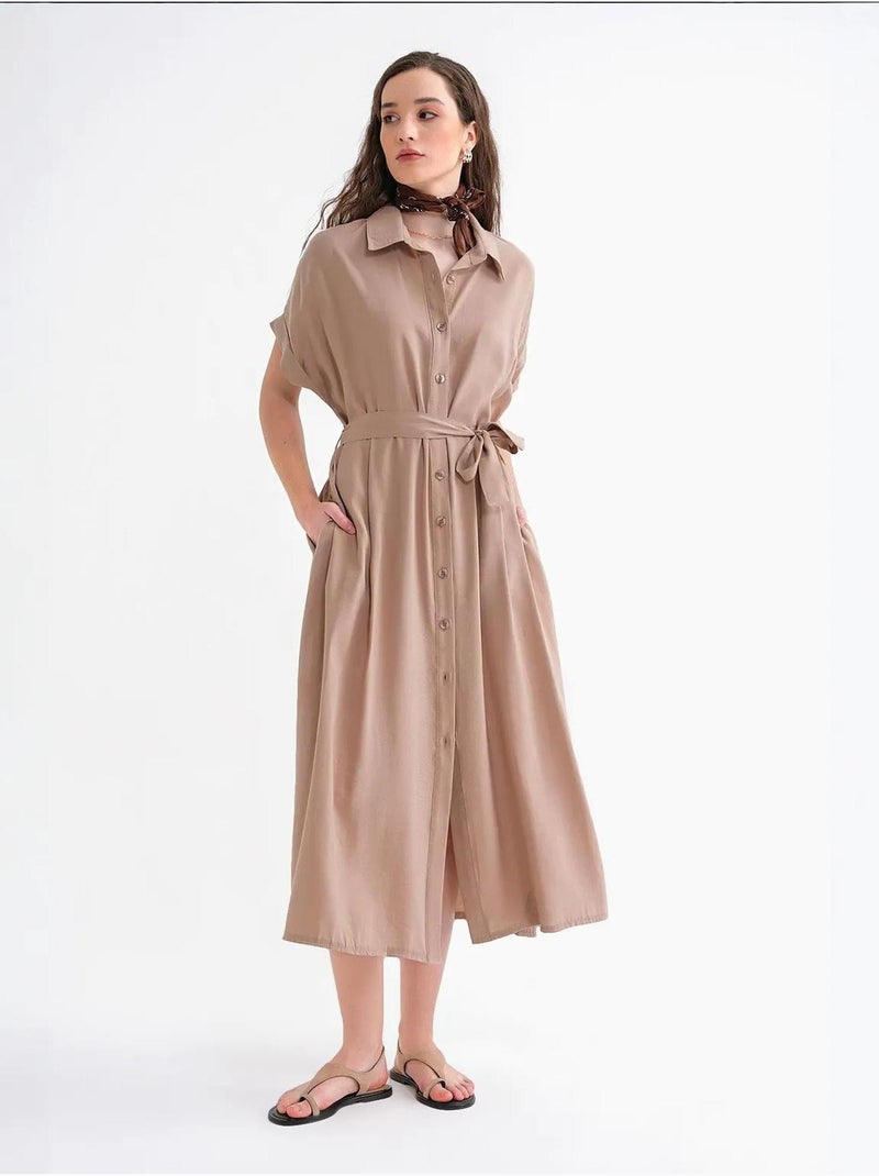 Robe chemise mi-longue à col en v et cordon de serrage mixray Camel - Kiabi
