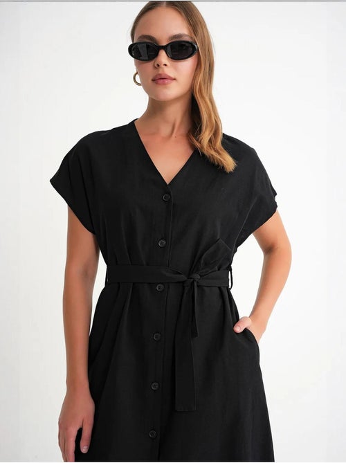 Robe chemise mi-longue avec fermeture à nouer et détails accessoires mixray - Kiabi Robe chemise mi-longue avec fermeture à nouer et détails accessoires mixray - Kiabi