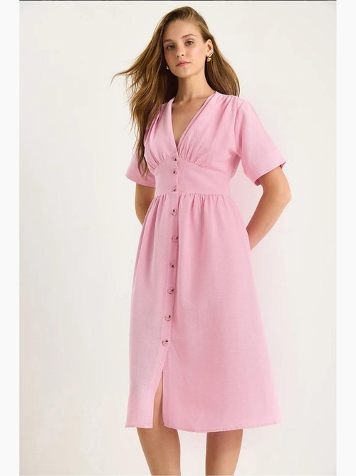 Robe chemise mi-longue boutonnée à col en v lucci - Kiabi Robe chemise mi-longue boutonnée à col en v lucci - Kiabi