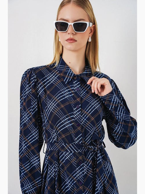 Robe chemise midi à carreaux avec fermeture boutonnée bdart - Kiabi Robe chemise midi à carreaux avec fermeture boutonnée bdart - Kiabi