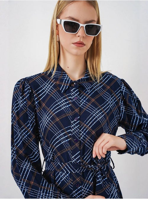 Robe chemise midi à carreaux avec fermeture boutonnée bdart - Kiabi Robe chemise midi à carreaux avec fermeture boutonnée bdart - Kiabi