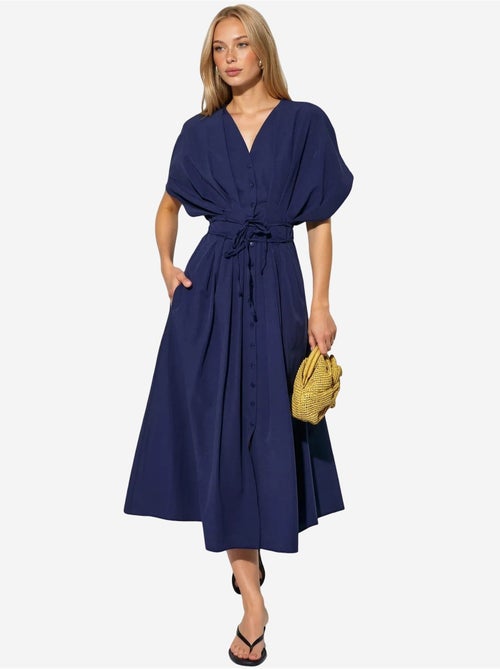 Robe chemise midi décontractée à col en v busem - Kiabi Robe chemise midi décontractée à col en v busem - Kiabi