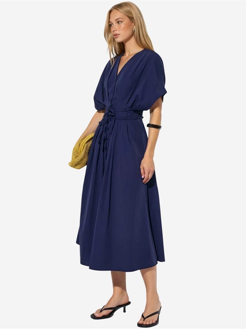 Robe chemise midi décontractée à col en v busem - Kiabi Robe chemise midi décontractée à col en v busem - Kiabi