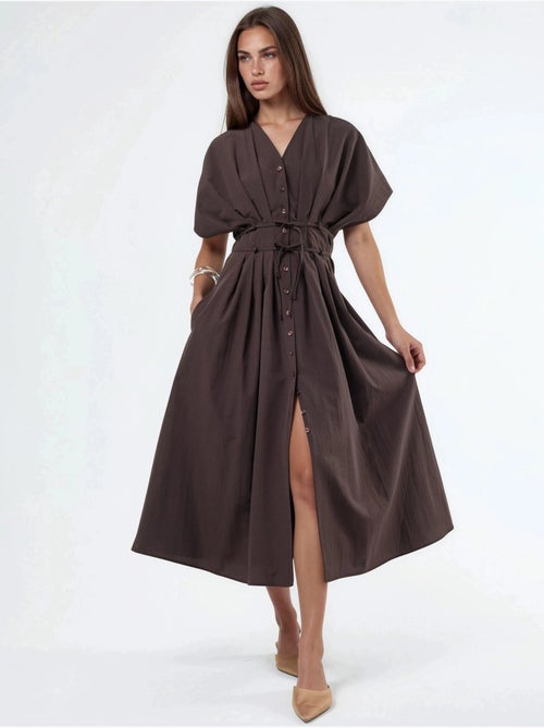 Robe chemise midi décontractée à col en v busem - Kiabi Robe chemise midi décontractée à col en v busem - Kiabi