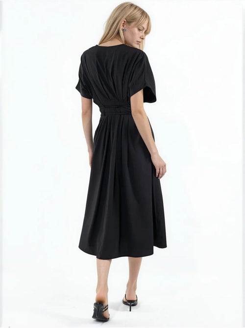 Robe chemise midi décontractée à col en v busem - Kiabi Robe chemise midi décontractée à col en v busem - Kiabi