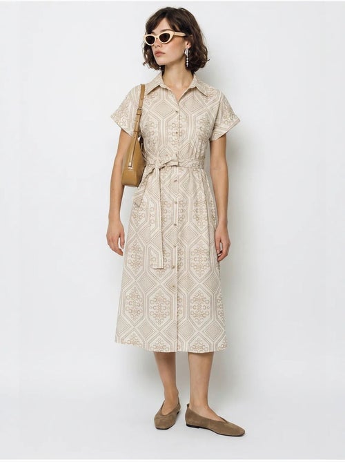 Robe-chemise midi en coton à motif géométrique, ceinturée lucci - Kiabi Robe-chemise midi en coton à motif géométrique, ceinturée lucci - Kiabi
