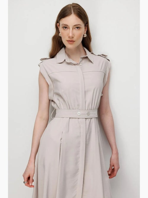 Robe chemise midi trapèze texturée avec ceinture mixray - Kiabi Robe chemise midi trapèze texturée avec ceinture mixray - Kiabi