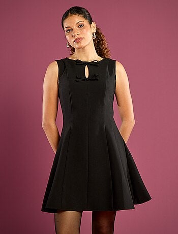 Robe cintrée avec noeuds