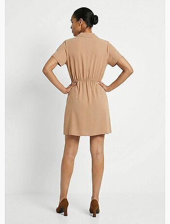 Robe col V manches courtes, Essentiel